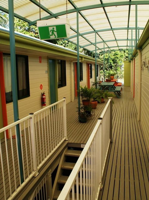 Coolum Budget Accommodation - Darwin Tourism 0