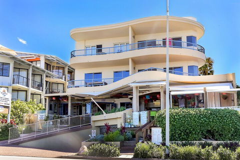 Coolum Baywatch Resort - Darwin Tourism 1