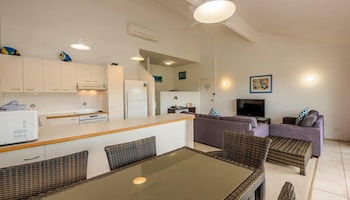 Peregian Court Resort - Darwin Tourism 6