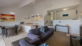 Peregian Court Resort - Darwin Tourism 3
