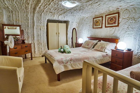 Underground Bed And Breakfast - Darwin Tourism 2