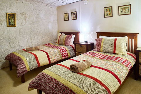 Underground Bed And Breakfast - Darwin Tourism 6