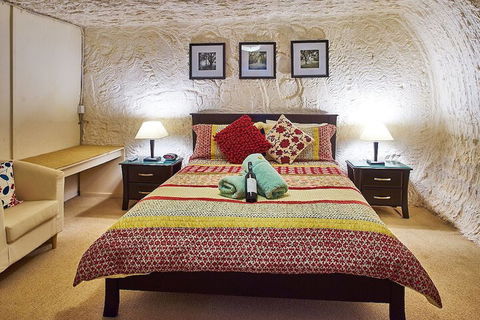 Underground Bed And Breakfast - Darwin Tourism 3