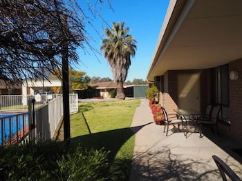 Jacaranda Motel & Holiday Units - Darwin Tourism 4