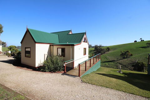 Loves Lane Cottages - Darwin Tourism 4
