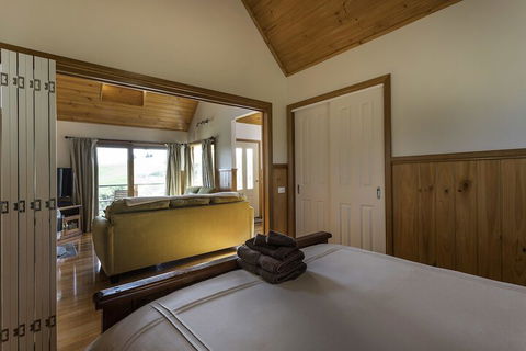 Loves Lane Cottages - Darwin Tourism 5