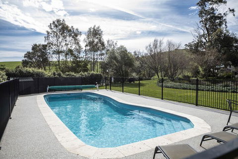 Loves Lane Cottages - Darwin Tourism 2