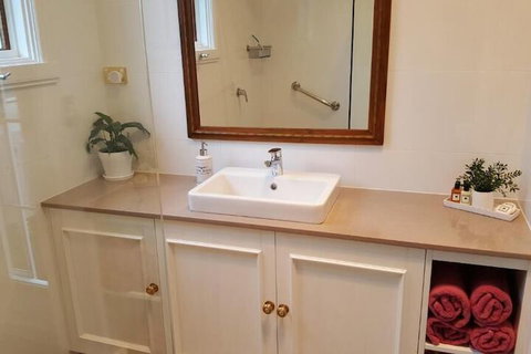 Arendon Cottage - Darwin Tourism 5