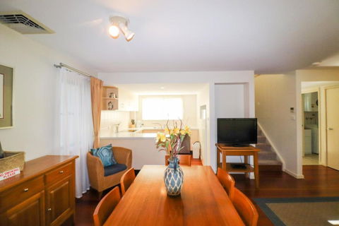Dollarbird Treetops Townhouse - Darwin Tourism 2