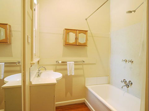 Elm Cottage - Darwin Tourism 3