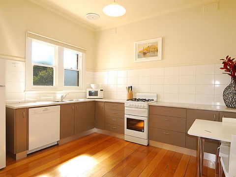Elm Cottage - Darwin Tourism 4