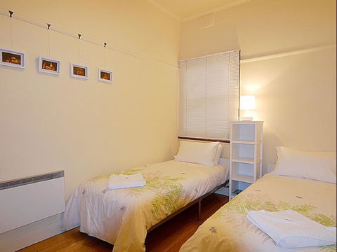 Elm Cottage - Darwin Tourism 2