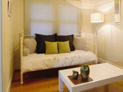 Elm Cottage - Darwin Tourism 1