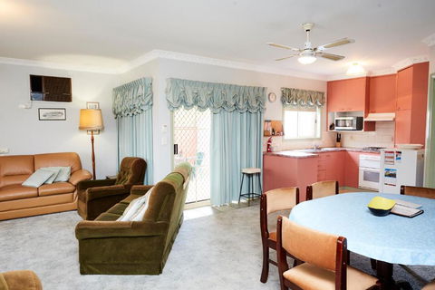 Bristol House Accommodation - Darwin Tourism 3