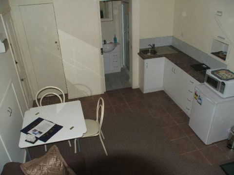 Bristol House Accommodation - Darwin Tourism 4