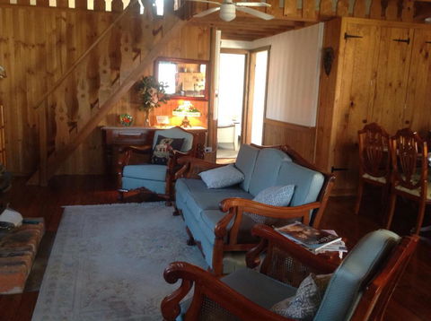 A Country Barn Retreat - Darwin Tourism 4