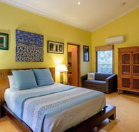 Five Bimba Tractor House - Darwin Tourism