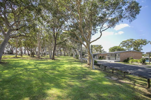 Lakeside Cabins & Holiday Village - Darwin Tourism 5