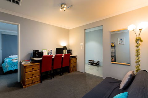 Rainbow Dream House PERTH Holiday Home - Darwin Tourism 1