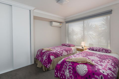 Rainbow Dream House PERTH Holiday Home - Darwin Tourism 5