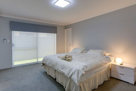 Rainbow Dream House PERTH Holiday Home - Darwin Tourism 6