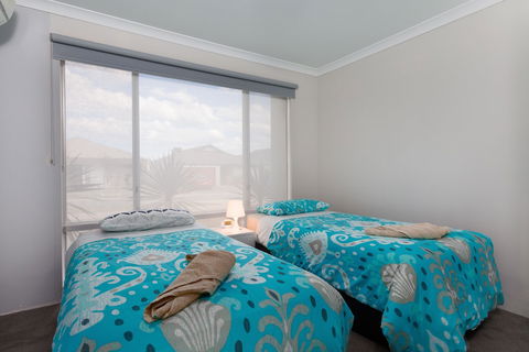 Rainbow Dream House PERTH Holiday Home - Darwin Tourism 3