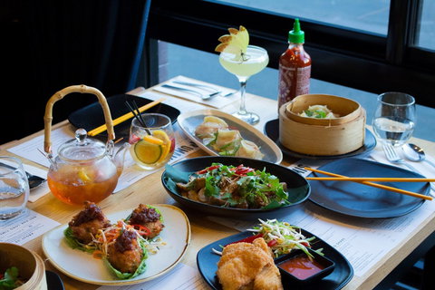 Three Monkeys - Darwin Tourism 0