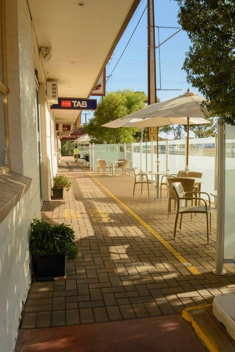 V Hotel - Darwin Tourism 0