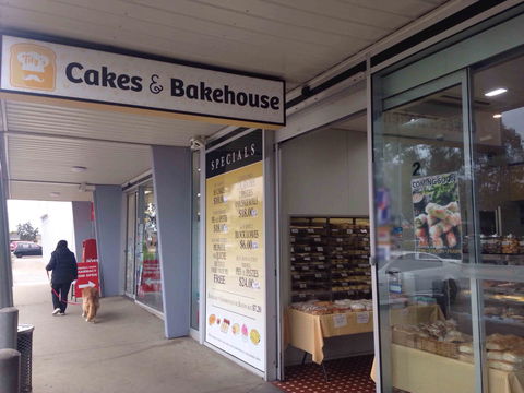 Castello's Foresters Arms Hotel - Darwin Tourism 0