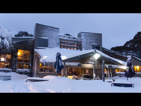 Stonesthrow Restaurant At Hotel High Plains - Darwin Tourism 1