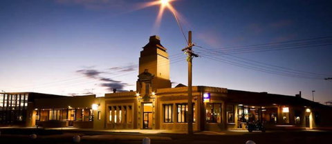 The Central Hotel Bistro - Darwin Tourism 0
