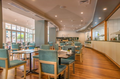 Poolside Restaurant And Bar - Darwin Tourism 1