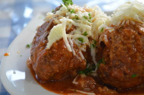 Manoli’s Greek Taverna - Darwin Tourism 0