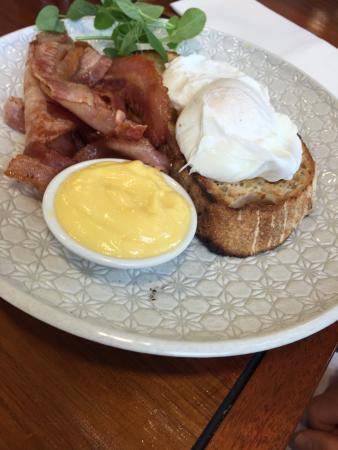 Hurricanes Cafe - Darwin Tourism 0