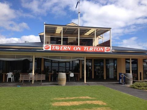 Tavern On Turton - Darwin Tourism 0
