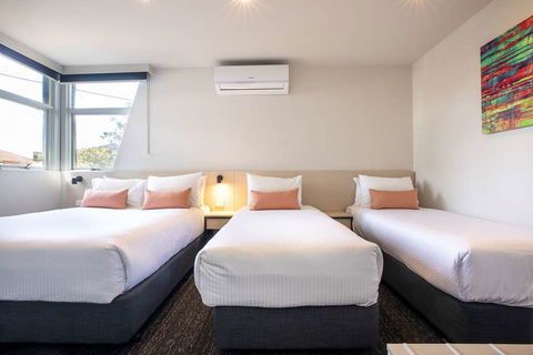 Nightcap At Glengala Hotel - Darwin Tourism 9