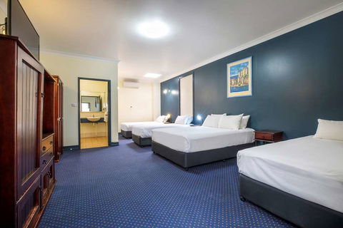 Atherton Hotel - Darwin Tourism 7
