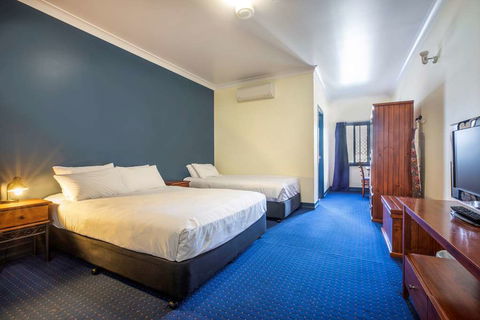 Atherton Hotel - Darwin Tourism 8