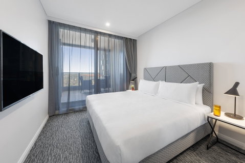 Meriton Suites George St - Darwin Tourism 7