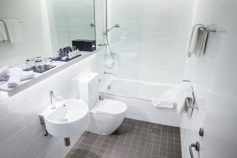 Adge Apartment Hotel - Darwin Tourism 14