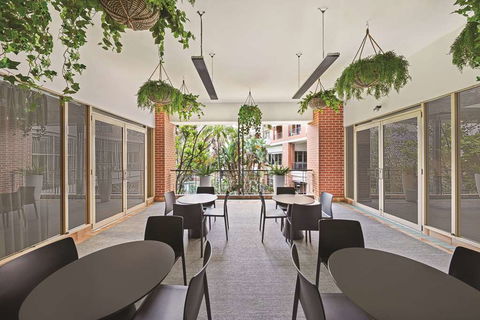 Adina Apartment Hotel Sydney Surry Hills - Darwin Tourism 13