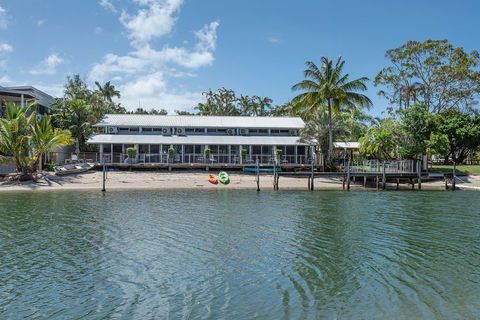 Caribbean Noosa - Darwin Tourism 0