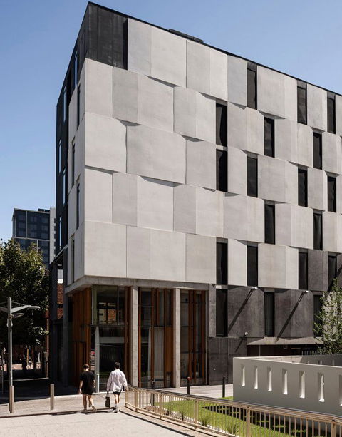 Alex Hotel, Perth - Darwin Tourism 0