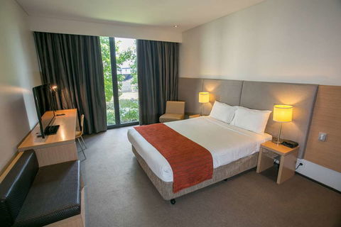 Alpha Hotel Eastern Creek - Darwin Tourism 2