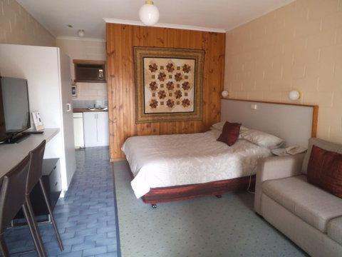 Yarragon Motel - Darwin Tourism 0