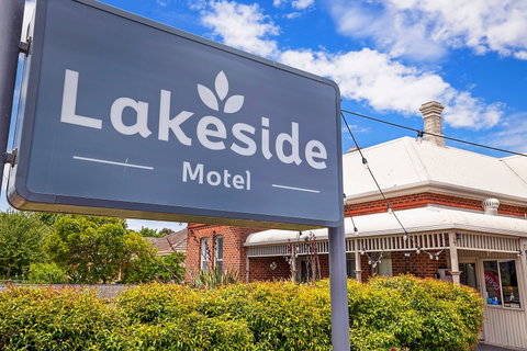 Hamilton Lakeside Motel - Darwin Tourism 2