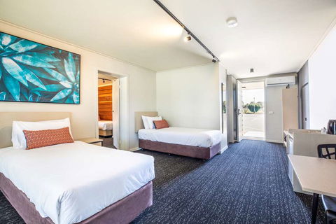 Nightcap At Gateway Hotel - Darwin Tourism 2