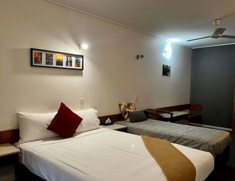 Ayr Traveller's Motel - Darwin Tourism 1