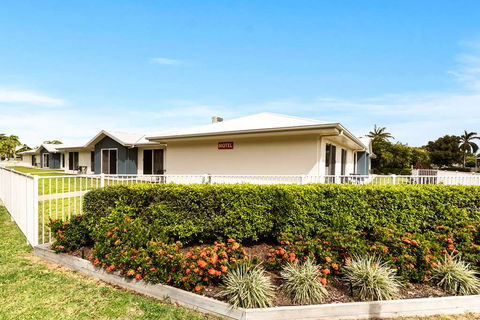 Econo Lodge Beachside - Darwin Tourism 1