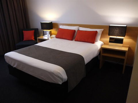 Alpha Hotel Canberra - Darwin Tourism 0